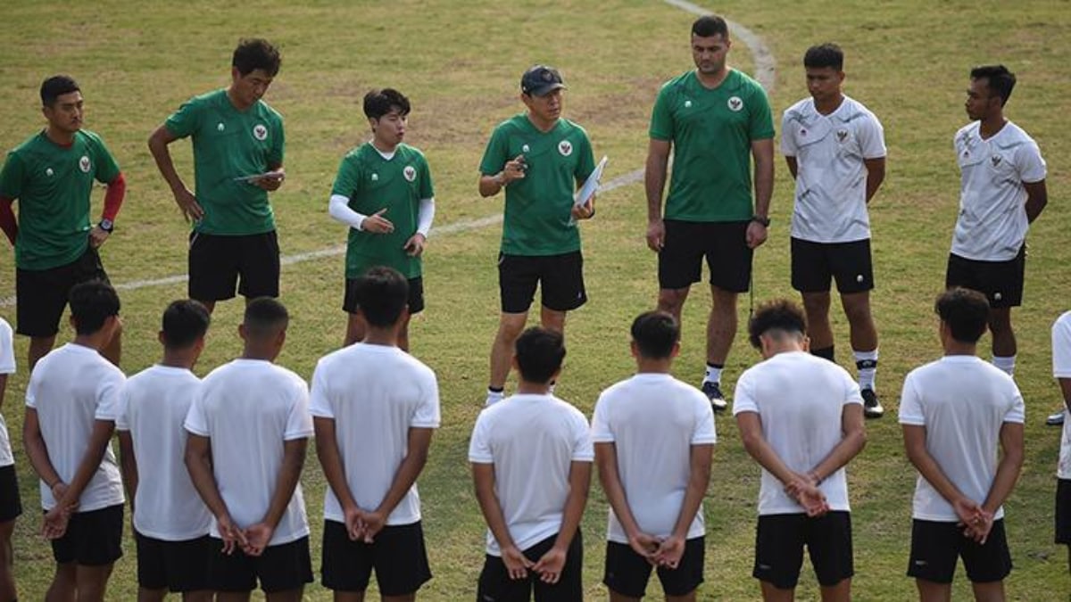 shin tae yong kritik cara bermain bola timnas indonesia u-19