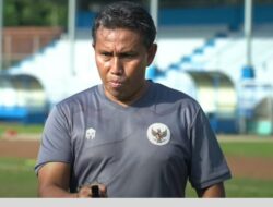 Bima Sakti Minta Bantuan Supporter Untuk Loloskan Timnas U-17 Indonesia