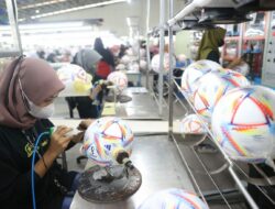 Wow! Ternyata 50.000 Bola Piala Dunia 2022 Dibuat di Indonesia Lho