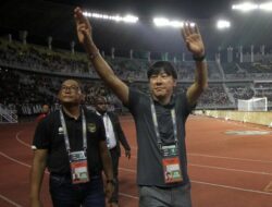 Shin Tae-yong “Dikeroyok” Pelatih Liga 1 Indonesia, Tantangan Baru Baginya!