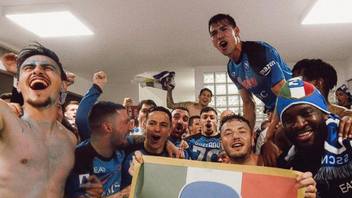 Napoli Juara, Klub Luar Pulau Jawa Kapan