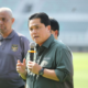 Ketua Umum PSSI Erick Thohir mengecek kesiapan laga FIFA MatchDay.