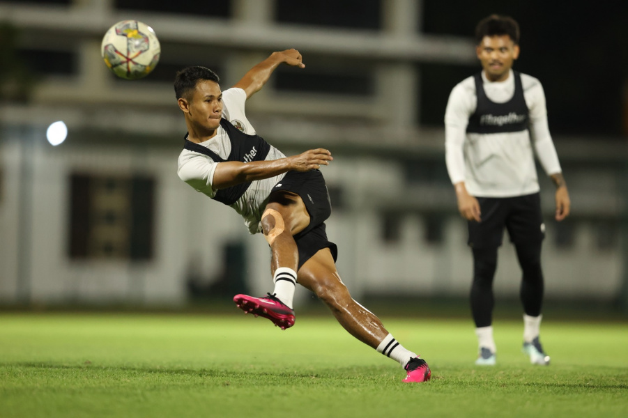 Dimas Drajad ketika menjalani sesi latihan sebelum FIFA MatchDay.