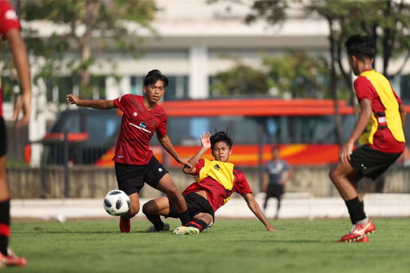 Potret seleksi Timnas Indonesia U-17 saat menjalani internal game