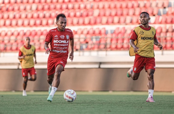 Irfan jaya kembali berlatih bersama Bali United