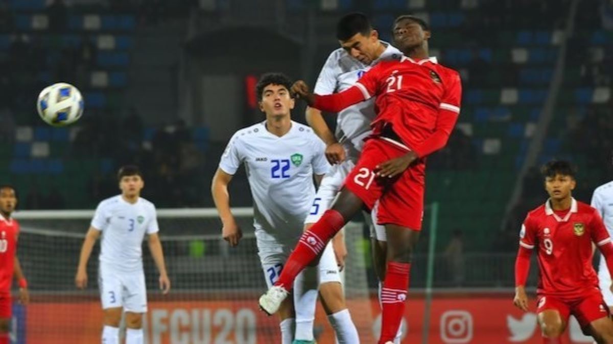 Hugo Samir saat laga Indonesia vs Uzbekistan. (foto: AFC)