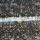 Spanduk raksasa Curva Nord Inter Milan untuk korban Tragedi Kanjuruhan (foto: Twitter)