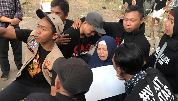 Peringatan Satu Tahun Tragedi Kanjuruhan Diwarnai Tangis Histeris Keluarga Korban