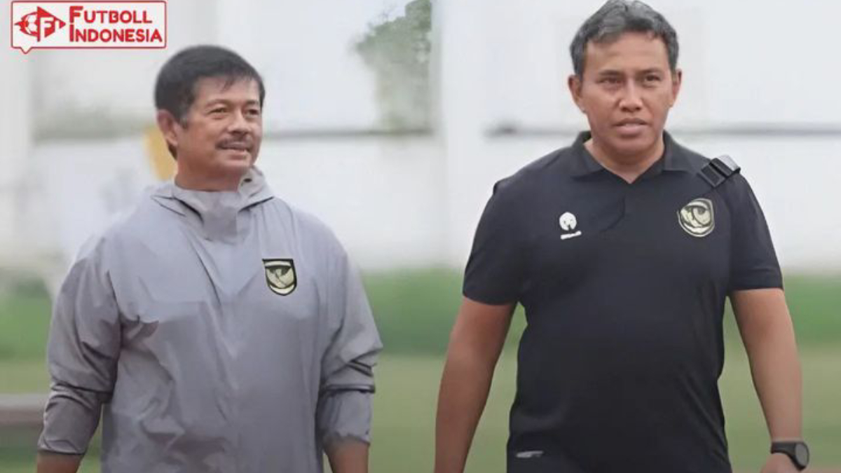 Bima Sakti dibantu Indra Sjafri analisa timnas Ekuador jelang Piala Dunia U17 (IG futboll.indonesia)