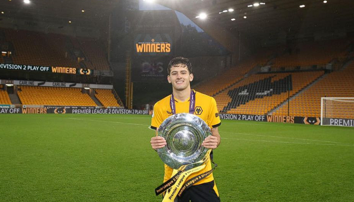 Justin Hubner Bergabung dengan Wolverhampton Wanderers. 