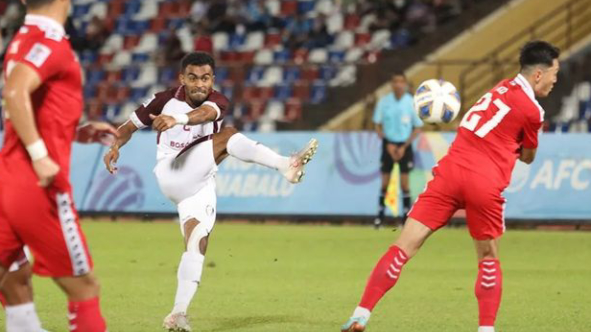 Momen tendangan jarak jauh Yakob Sayuri dan menghasil gol pertama di duel PSM vs Sabah AFC Cup (IG psm)