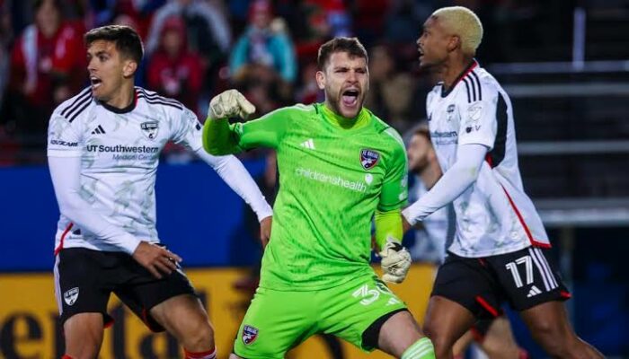 Sukses Gagalkan Gol Messi, Maarten Paes Jadi Perbincangan Netizen Dunia