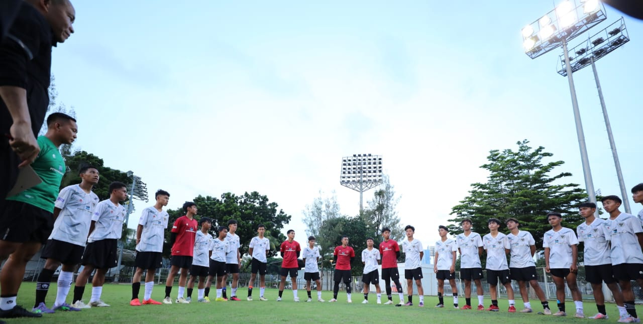 Timnas Indonesia U-16 gunakan kaos kaki beda warna