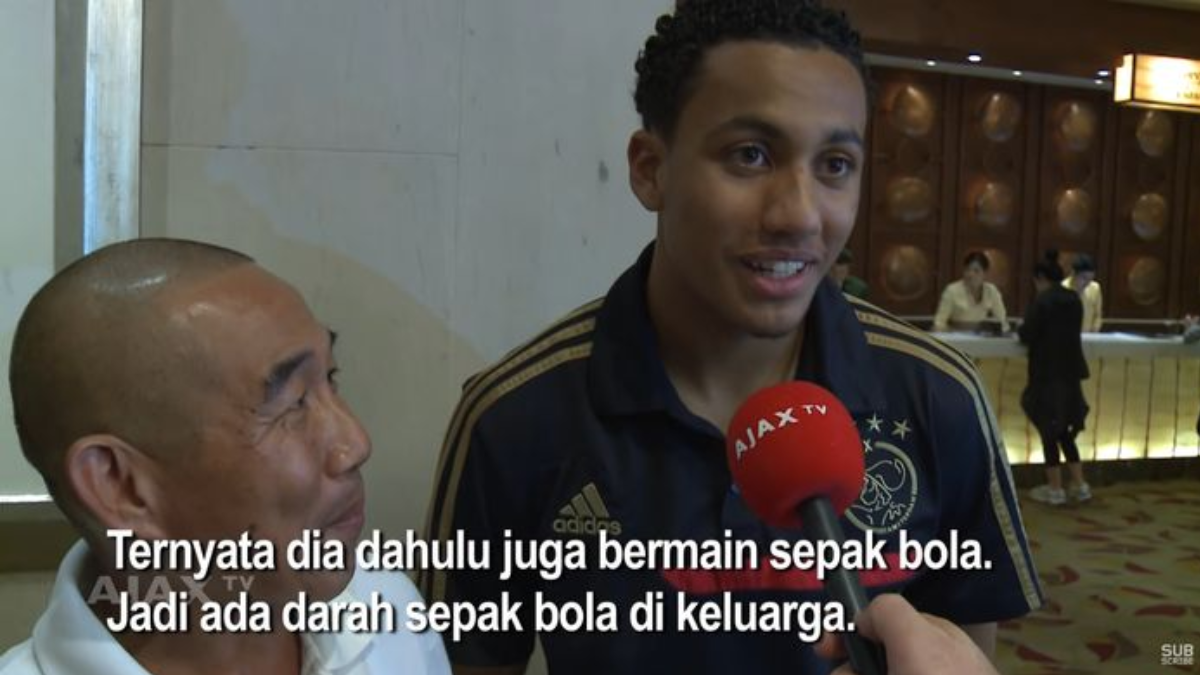 Momen Jairo Riedewald berkunjung ke Indonesia dan bertemu sepupu.