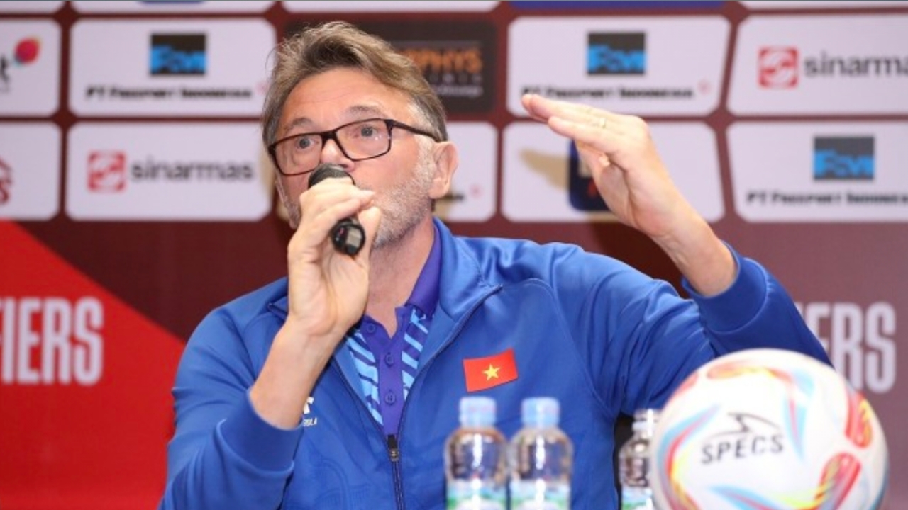 Fans Timnas Vietnam ingin Philippe Troussier dipecat VFF